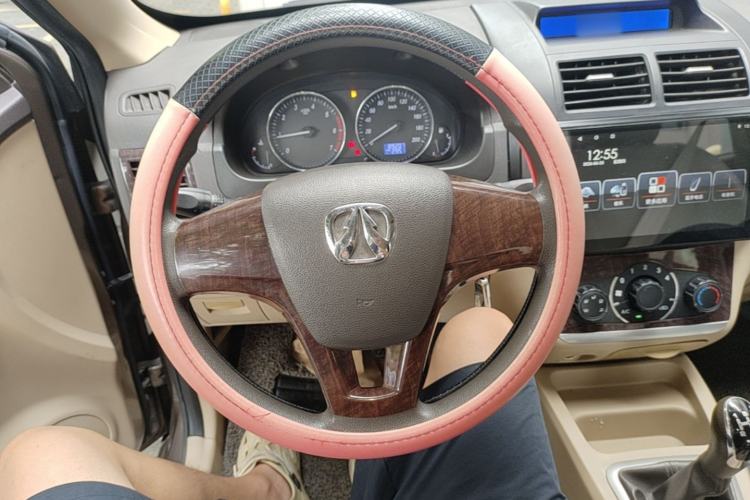 Used BAIC Weiwang M20 2017 1.5L M20S Basic Version DAM15DL Steering Wheel