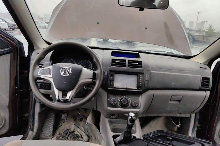 Used BAIC Weiwang M20 2017 1.5L M20S Basic Version DAM15DL Center Console