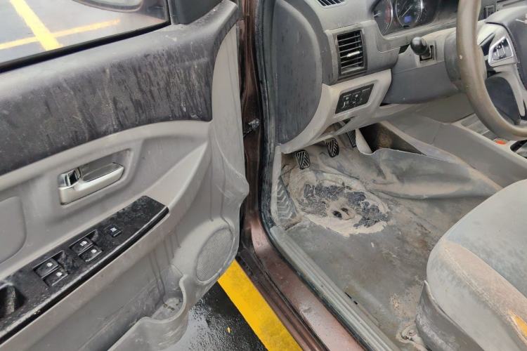 Used BAIC Weiwang M20 2017 1.5L M20S Basic Version DAM15DL Driver Seat