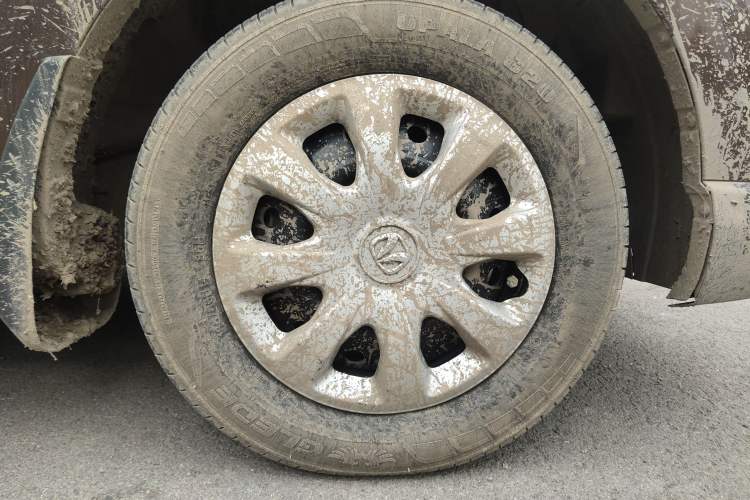 Used BAIC Weiwang M20 2017 1.5L M20S Basic Version DAM15DL Right Front Wheel Hub