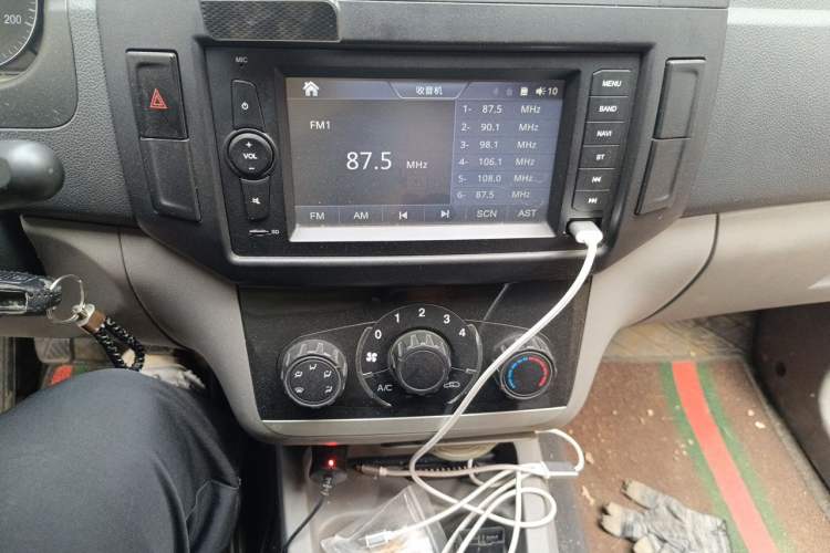 Used BAIC Weiwang M20 2017 1.5L M20S Basic Version DAM15DL Audio And AC Panel