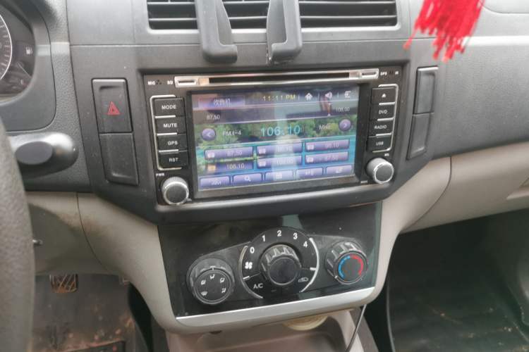 Used BAIC Weiwang M20 2017 1.5L M20S Basic Version DAM15DL Audio And AC Panel