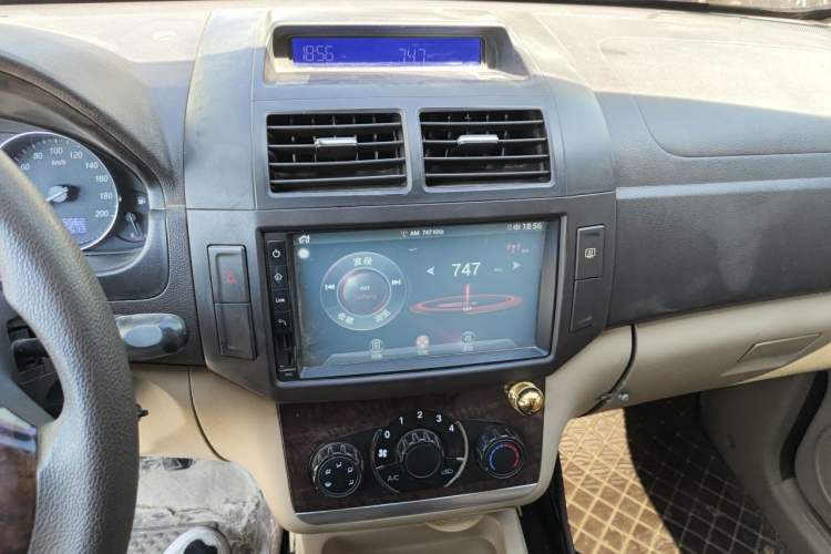 Used BAIC Weiwang M20 2017 1.5L M20S Basic Version DAM15DL Audio And AC Panel