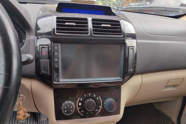 Used BAIC Weiwang M20 2017 1.5L M20S Basic Version DAM15DL Audio And AC Panel