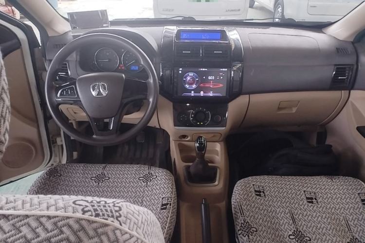 Used BAIC Weiwang M20 2017 1.5L M20S Basic Version DAM15DL Center Console