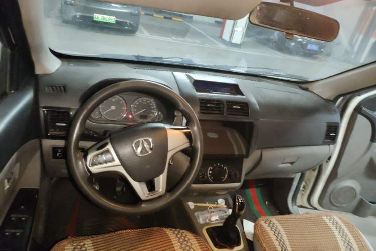 Used BAIC Weiwang M20 2017 1.5L M20S Basic Version DAM15DL Center Console