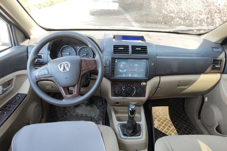 Used BAIC Weiwang M20 2017 1.5L M20S Basic Version DAM15DL Center Console