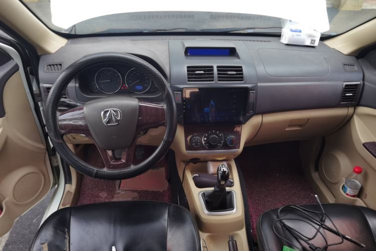 Used BAIC Weiwang M20 2017 1.5L M20S Basic Version DAM15DL Center Console