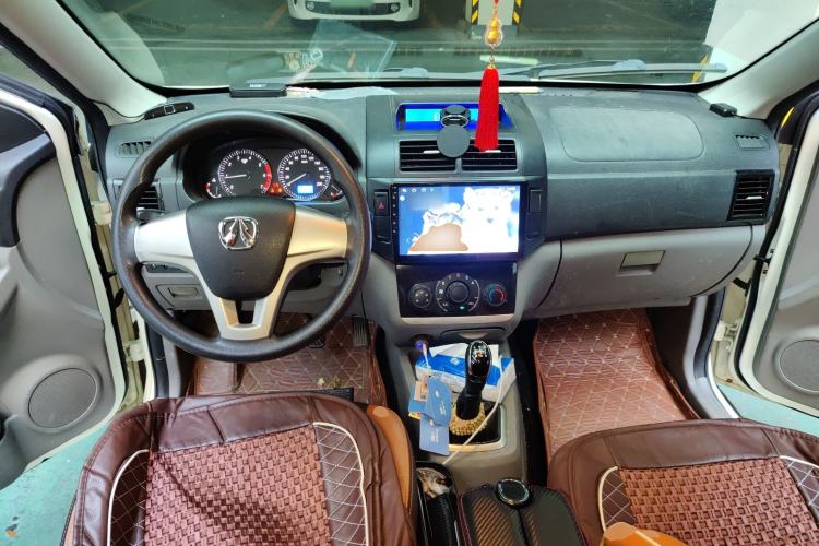 Used BAIC Weiwang M20 2017 1.5L M20S Basic Version DAM15DL Center Console