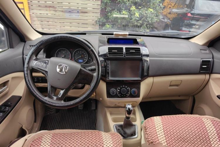 Used BAIC Weiwang M20 2017 1.5L M20S Basic Version DAM15DL Center Console