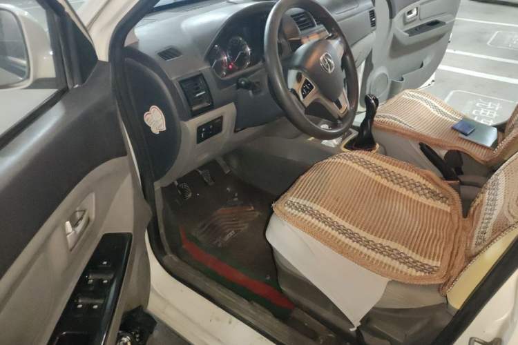 Used BAIC Weiwang M20 2017 1.5L M20S Basic Version DAM15DL Driver Seat