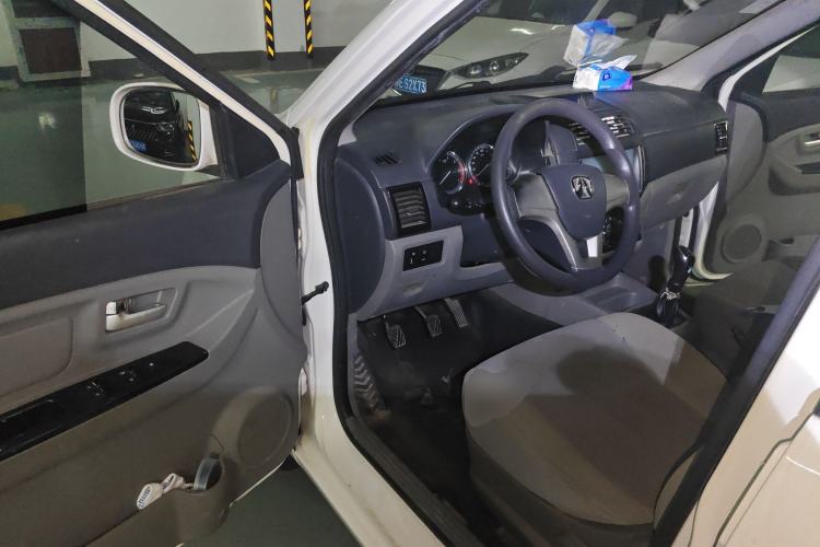 Used BAIC Weiwang M20 2017 1.5L M20S Basic Version DAM15DL Driver Seat