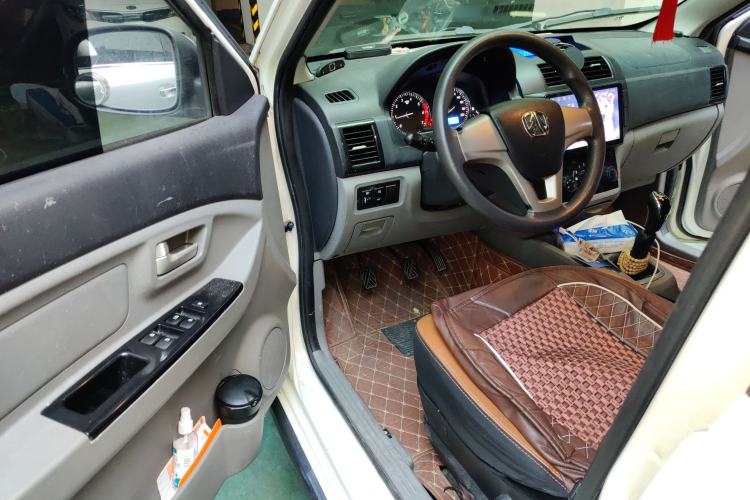 Used BAIC Weiwang M20 2017 1.5L M20S Basic Version DAM15DL Driver Seat