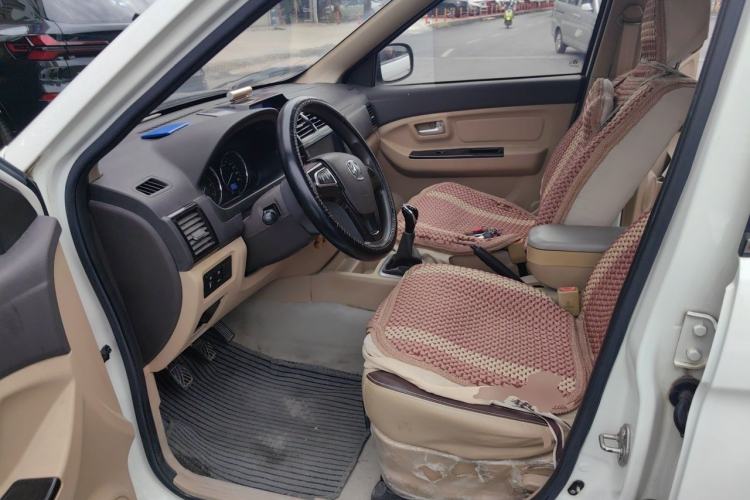 Used BAIC Weiwang M20 2017 1.5L M20S Basic Version DAM15DL Driver Seat