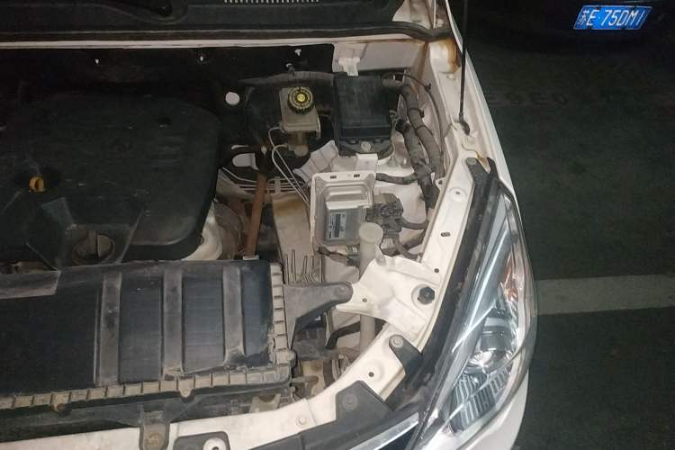 Used BAIC Weiwang M20 2017 1.5L M20S Basic Version DAM15DL Engine Bay Left