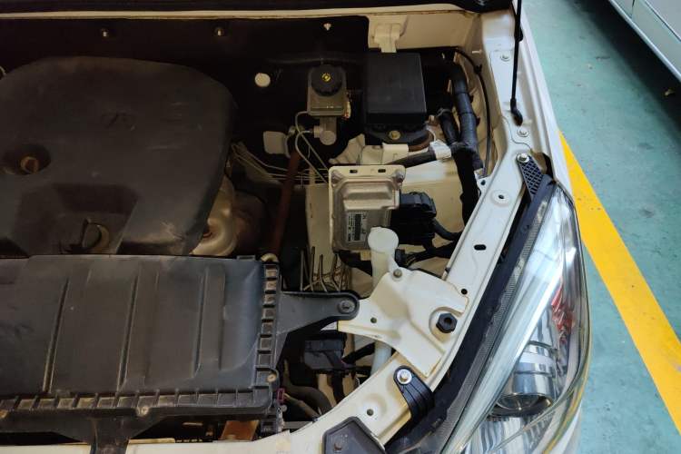 Used BAIC Weiwang M20 2017 1.5L M20S Basic Version DAM15DL Engine Bay Left