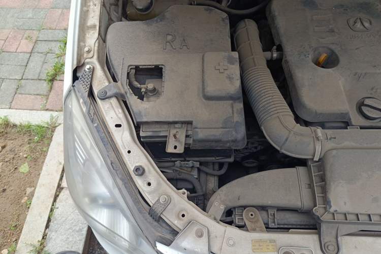 Used BAIC Weiwang M20 2017 1.5L M20S Basic Version DAM15DL Engine Bay Right