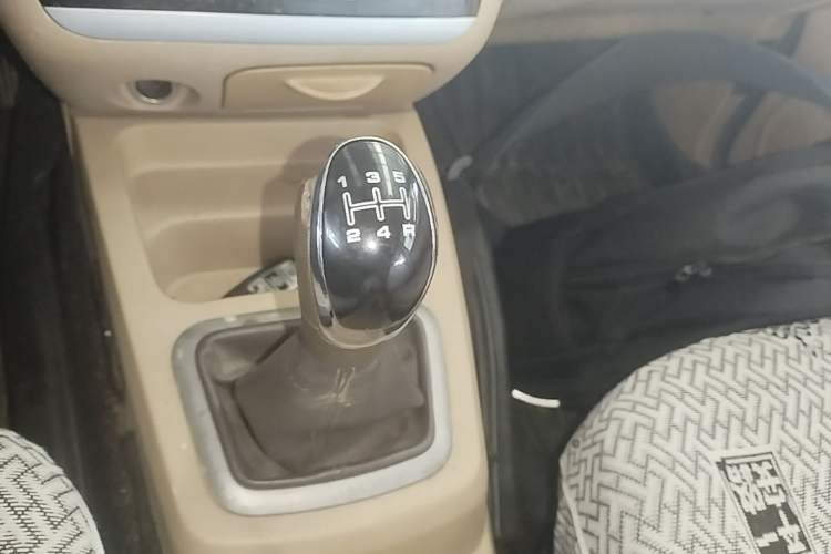 Used BAIC Weiwang M20 2017 1.5L M20S Basic Version DAM15DL Gear Lever