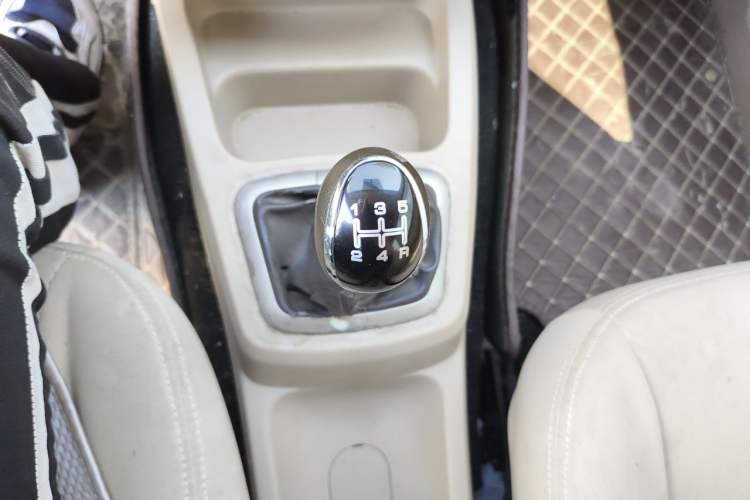Used BAIC Weiwang M20 2017 1.5L M20S Basic Version DAM15DL Gear Lever