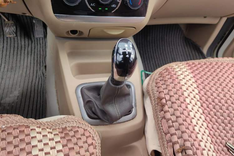 Used BAIC Weiwang M20 2017 1.5L M20S Basic Version DAM15DL Gear Lever