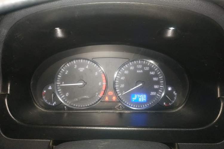 Used BAIC Weiwang M20 2017 1.5L M20S Basic Version DAM15DL Instrument Cluster