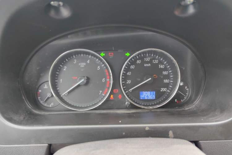 Used BAIC Weiwang M20 2017 1.5L M20S Basic Version DAM15DL Instrument Cluster