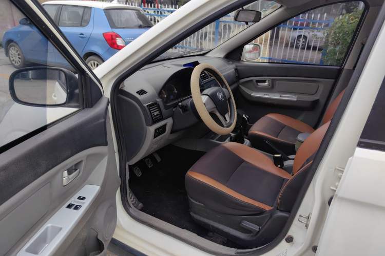 Used BAIC Weiwang M20 2017 1.5L M20S Basic Version DAM15DL Interior 2