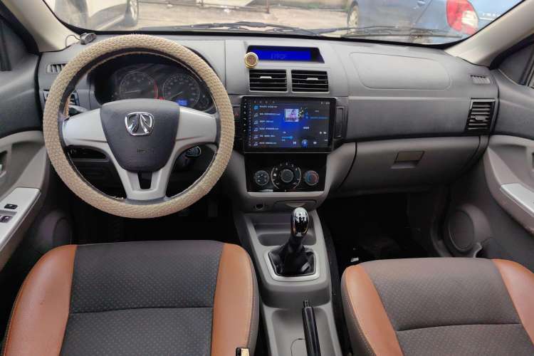 Used BAIC Weiwang M20 2017 1.5L M20S Basic Version DAM15DL Interior 3