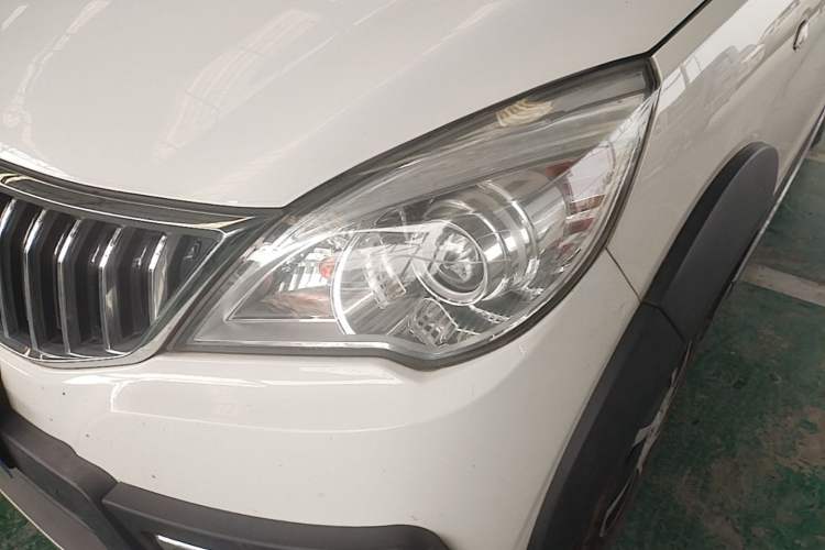 Used BAIC Weiwang M20 2017 1.5L M20S Basic Version DAM15DL Left Front Headlight
