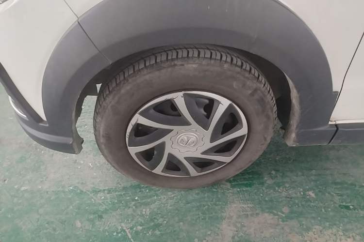 Used BAIC Weiwang M20 2017 1.5L M20S Basic Version DAM15DL Left Front Wheel Hub