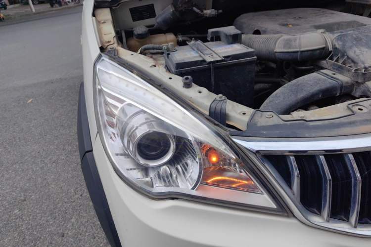 Used BAIC Weiwang M20 2017 1.5L M20S Basic Version DAM15DL Right Front Headlight