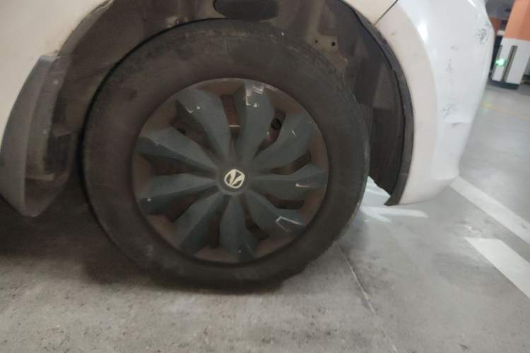 Used BAIC Weiwang M20 2017 1.5L M20S Basic Version DAM15DL Right Front Wheel Hub