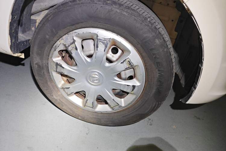 Used BAIC Weiwang M20 2017 1.5L M20S Basic Version DAM15DL Right Front Wheel Hub