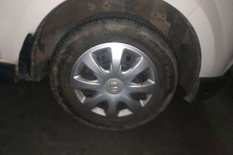 Used BAIC Weiwang M20 2017 1.5L M20S Basic Version DAM15DL Right Front Wheel Hub