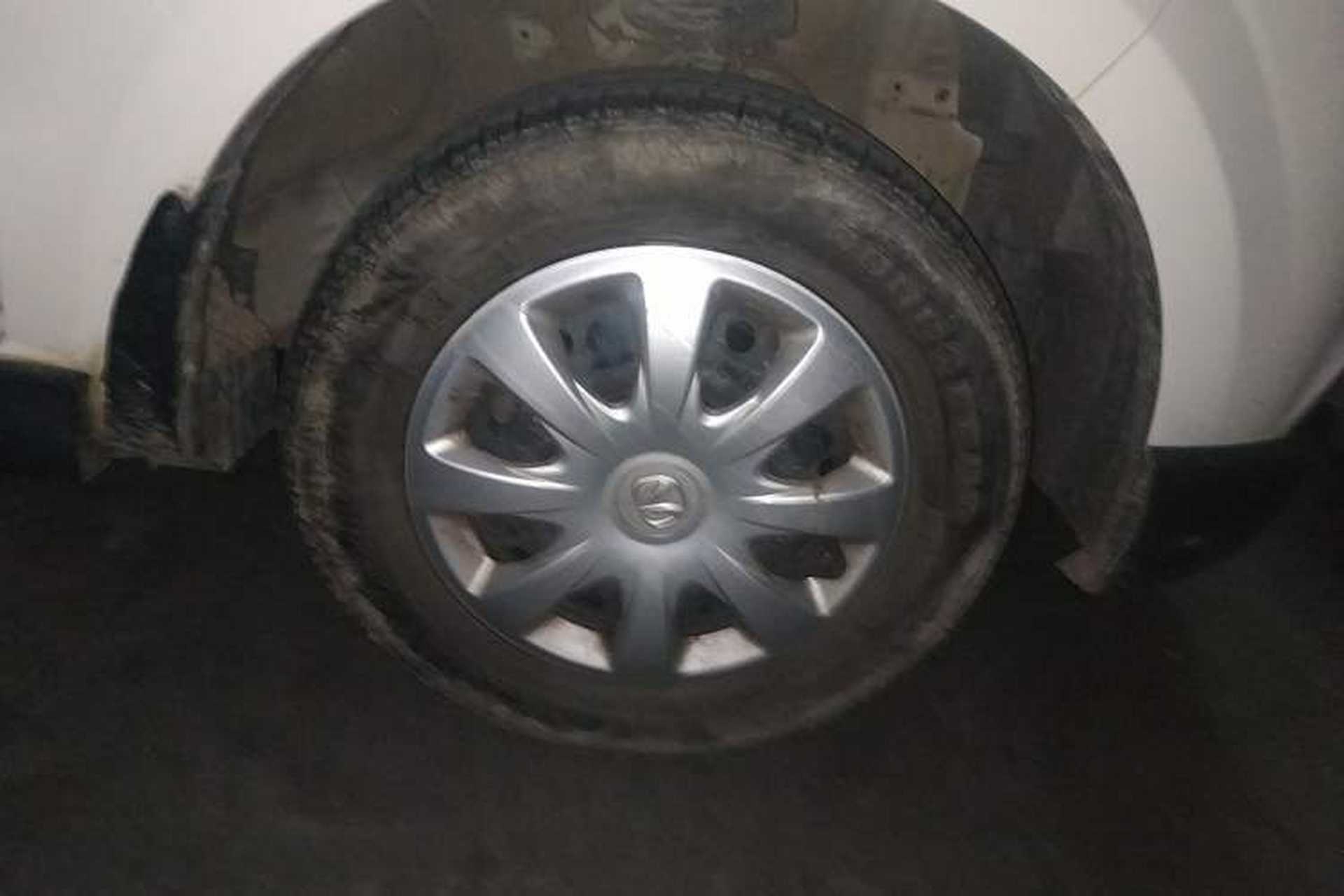 Used BAIC Weiwang M20 2017 1.5L M20S Basic Version DAM15DL Right Front Wheel Hub