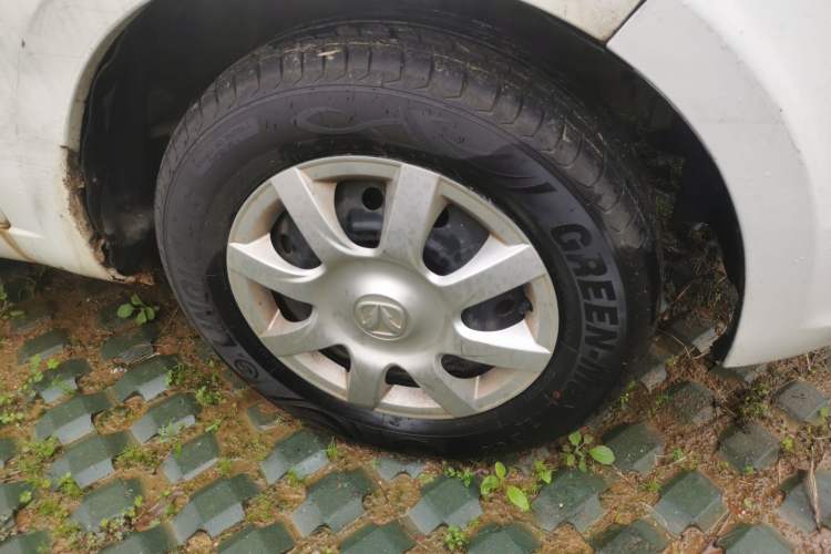Used BAIC Weiwang M20 2017 1.5L M20S Basic Version DAM15DL Right Front Wheel Hub