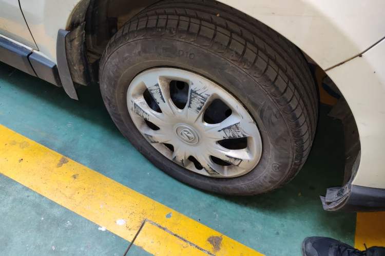 Used BAIC Weiwang M20 2017 1.5L M20S Basic Version DAM15DL Right Front Wheel Hub