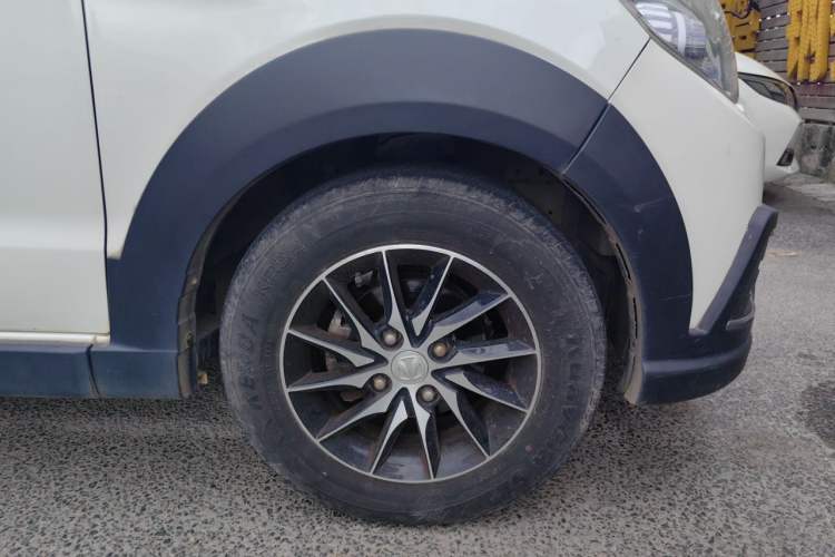 Used BAIC Weiwang M20 2017 1.5L M20S Basic Version DAM15DL Right Front Wheel Hub