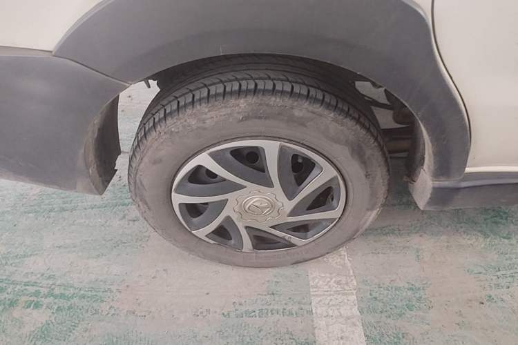 Used BAIC Weiwang M20 2017 1.5L M20S Basic Version DAM15DL Right Rear Wheel Hub