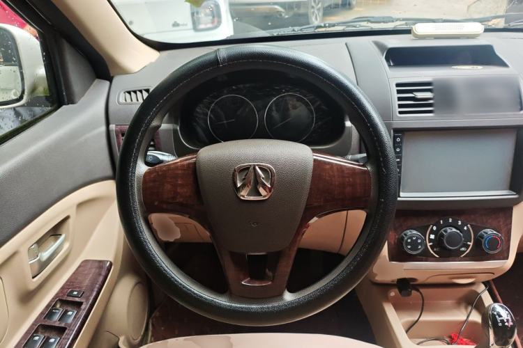 Used BAIC Weiwang M20 2017 1.5L M20S Basic Version DAM15DL Steering Wheel