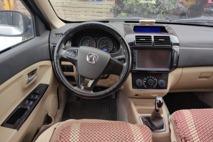 Used BAIC Weiwang M20 2017 1.5L M20S Basic Version DAM15DL Steering Wheel