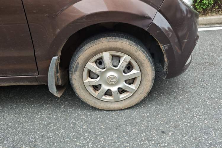 Used BAIC Weiwang M30  Right Front Wheel Hub