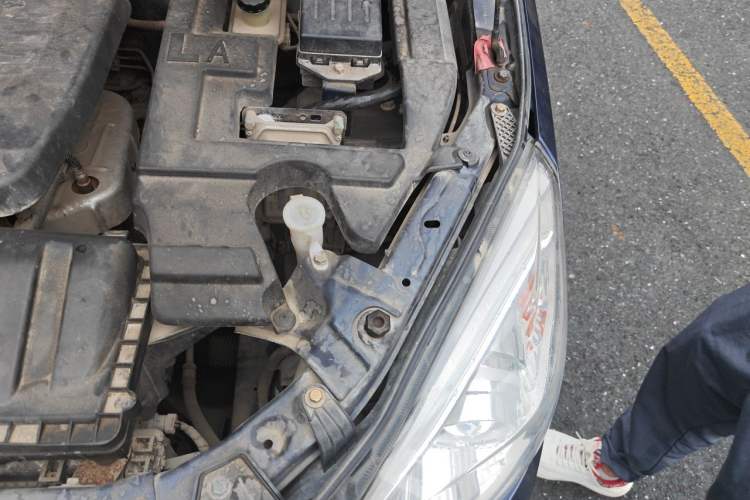 Used BAIC Weiwang M30 2015 1.5L Comfort version DAM15 Engine Bay Left