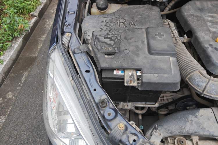 Used BAIC Weiwang M30 2015 1.5L Comfort version DAM15 Engine Bay Right