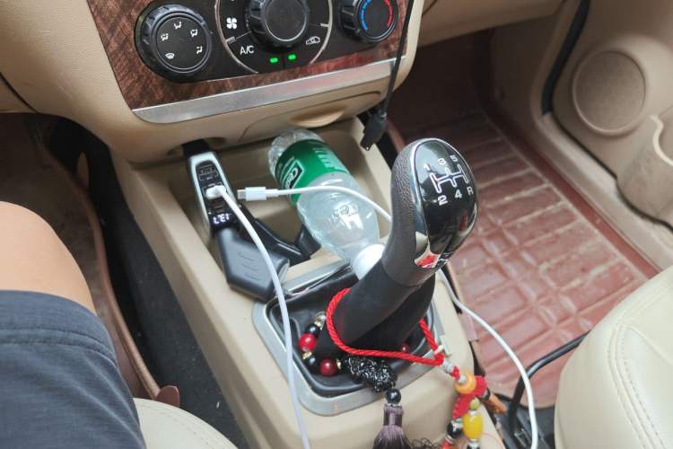 Used BAIC Weiwang M30 2015 1.5L Comfort version DAM15 Gear Lever