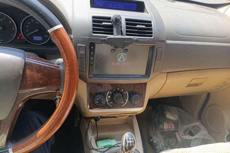 Used BAIC Weiwang M30 2015 1.5L Basic Version DAM15 Audio And AC Panel