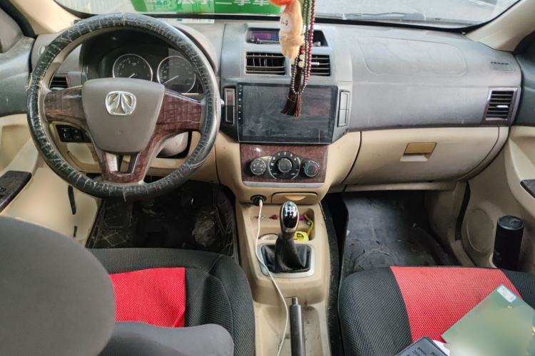 Used BAIC Weiwang M30 2015 1.5L Basic Version DAM15 Center Console