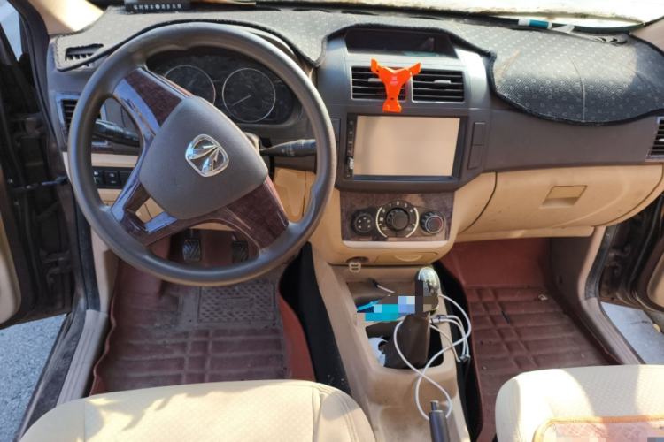 Used BAIC Weiwang M30 2015 1.5L Basic Version DAM15 Center Console
