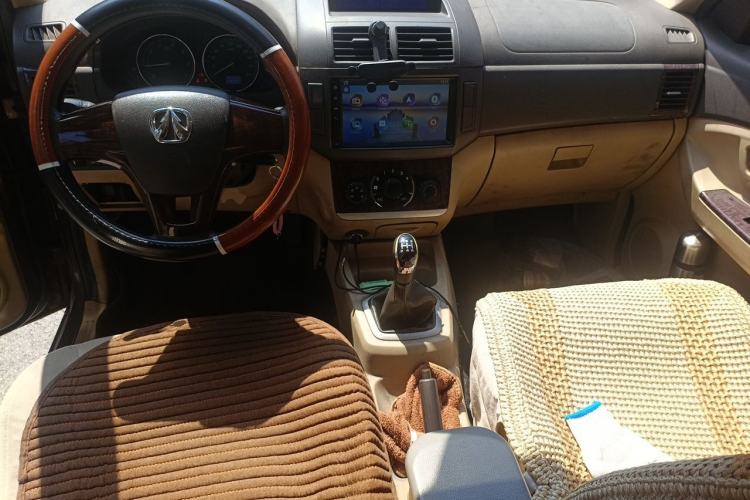 Used BAIC Weiwang M30 2015 1.5L Basic Version DAM15 Center Console