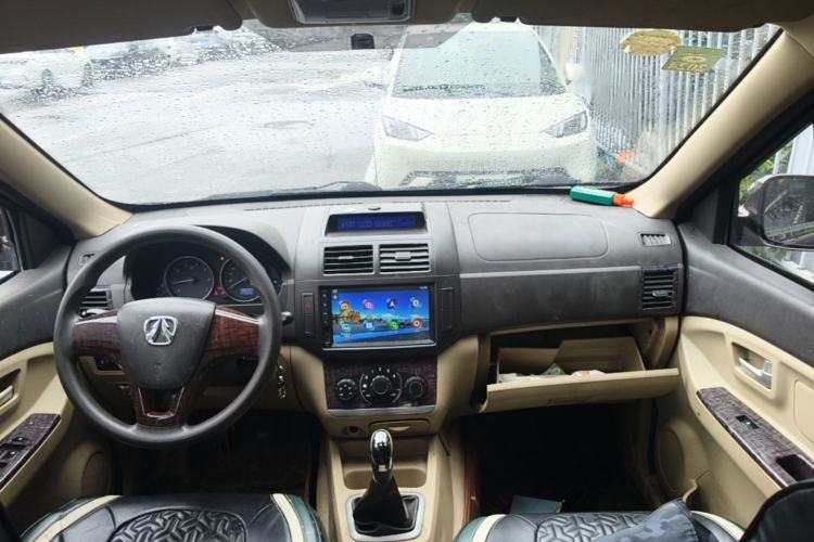 Used BAIC Weiwang M30 2015 1.5L Basic Version DAM15 Center Console